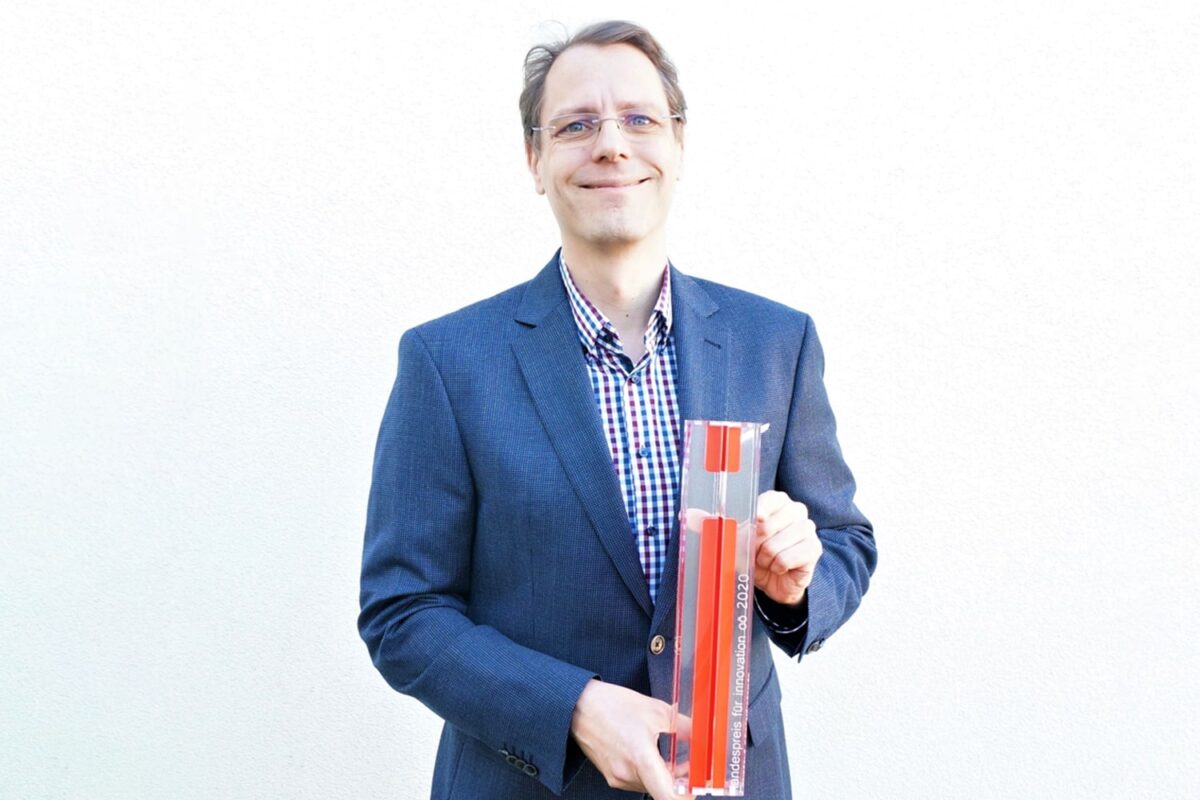 Thomas Rittenschober, CEO of Seven Bel, con il Premio Innovazione 2020